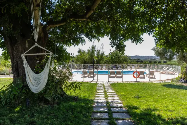 Quinta da Capelinha — garden, pool